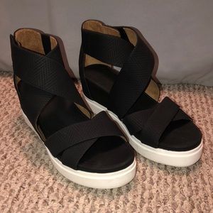 Dr. Scholl’s Scheena Wedge Sandal